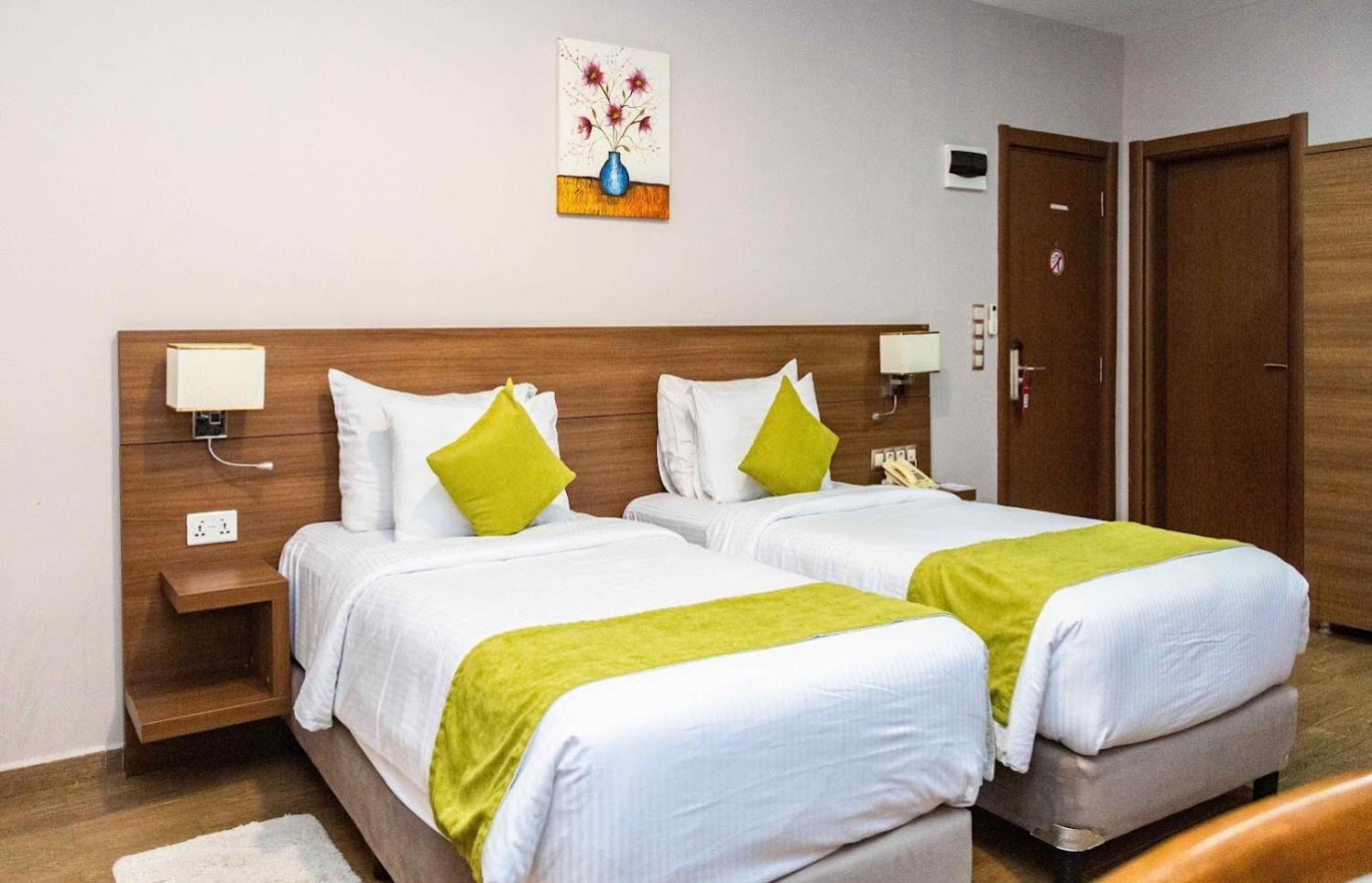 Ah Hotel And Conferences Madina Bagian luar foto