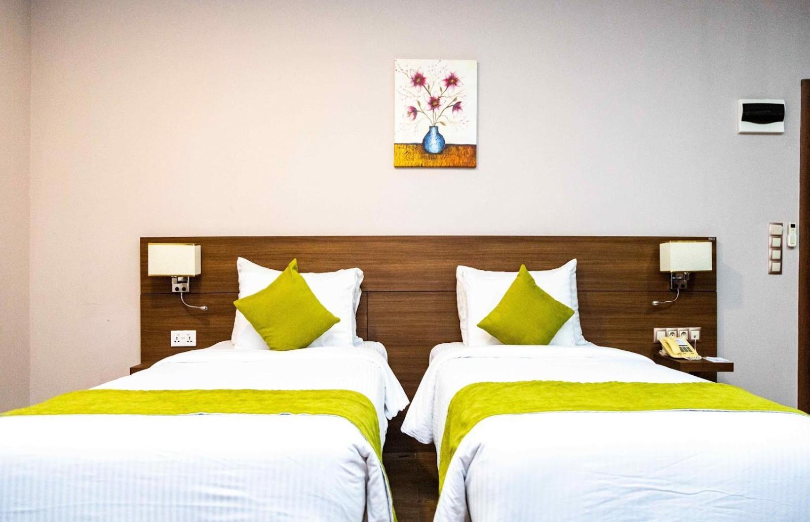 Ah Hotel And Conferences Madina Bagian luar foto