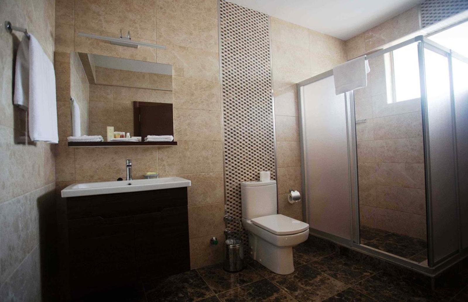 Ah Hotel And Conferences Madina Bagian luar foto