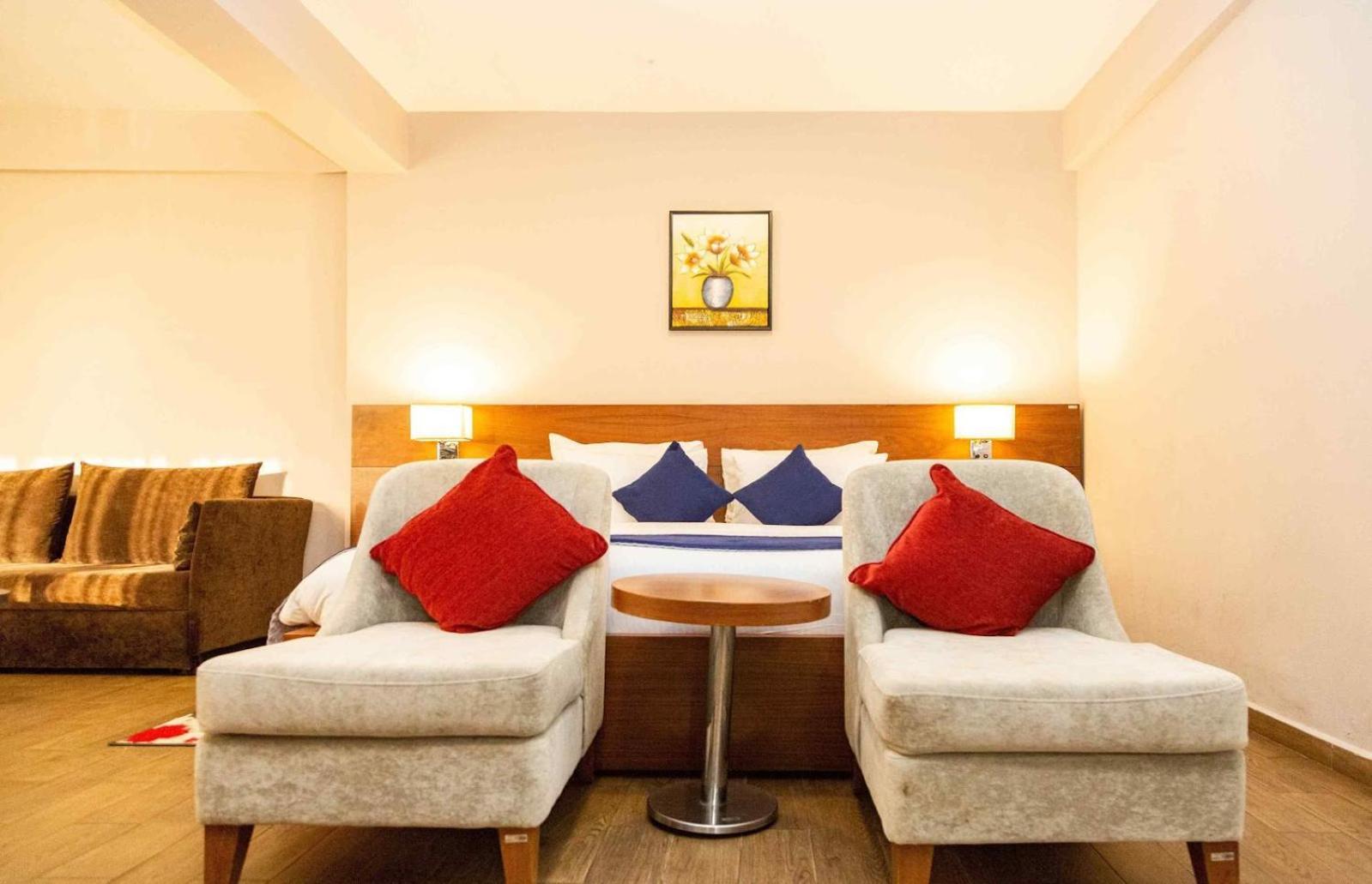 Ah Hotel And Conferences Madina Bagian luar foto