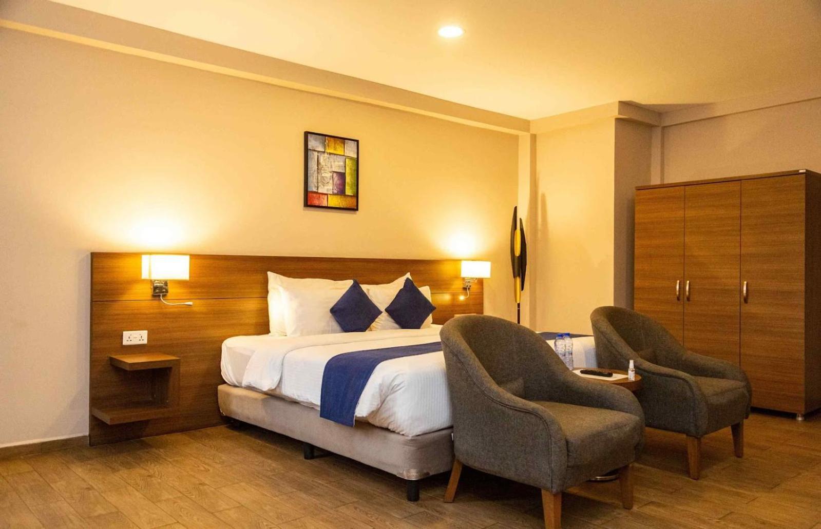 Ah Hotel And Conferences Madina Bagian luar foto