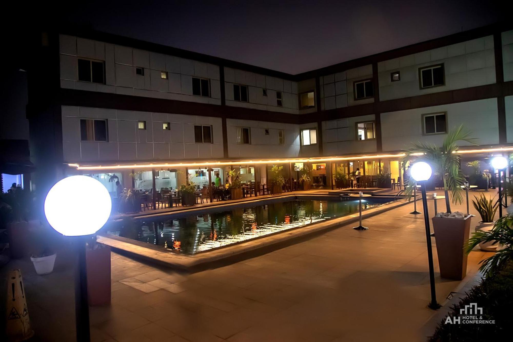 Ah Hotel And Conferences Madina Bagian luar foto
