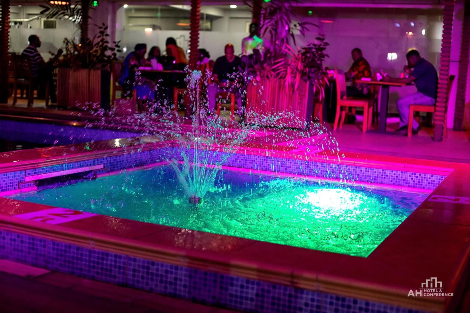 Ah Hotel And Conferences Madina Bagian luar foto