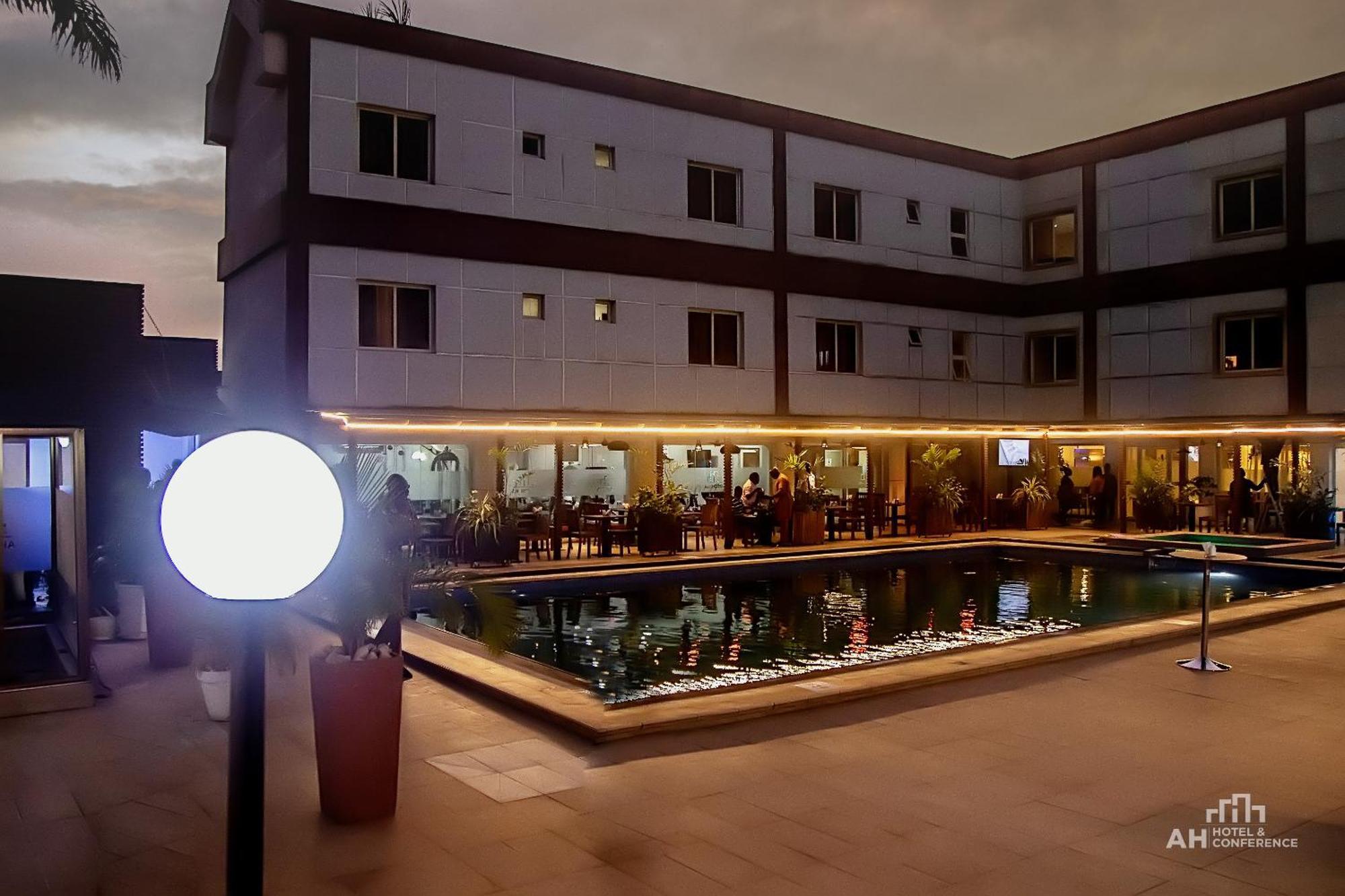Ah Hotel And Conferences Madina Bagian luar foto