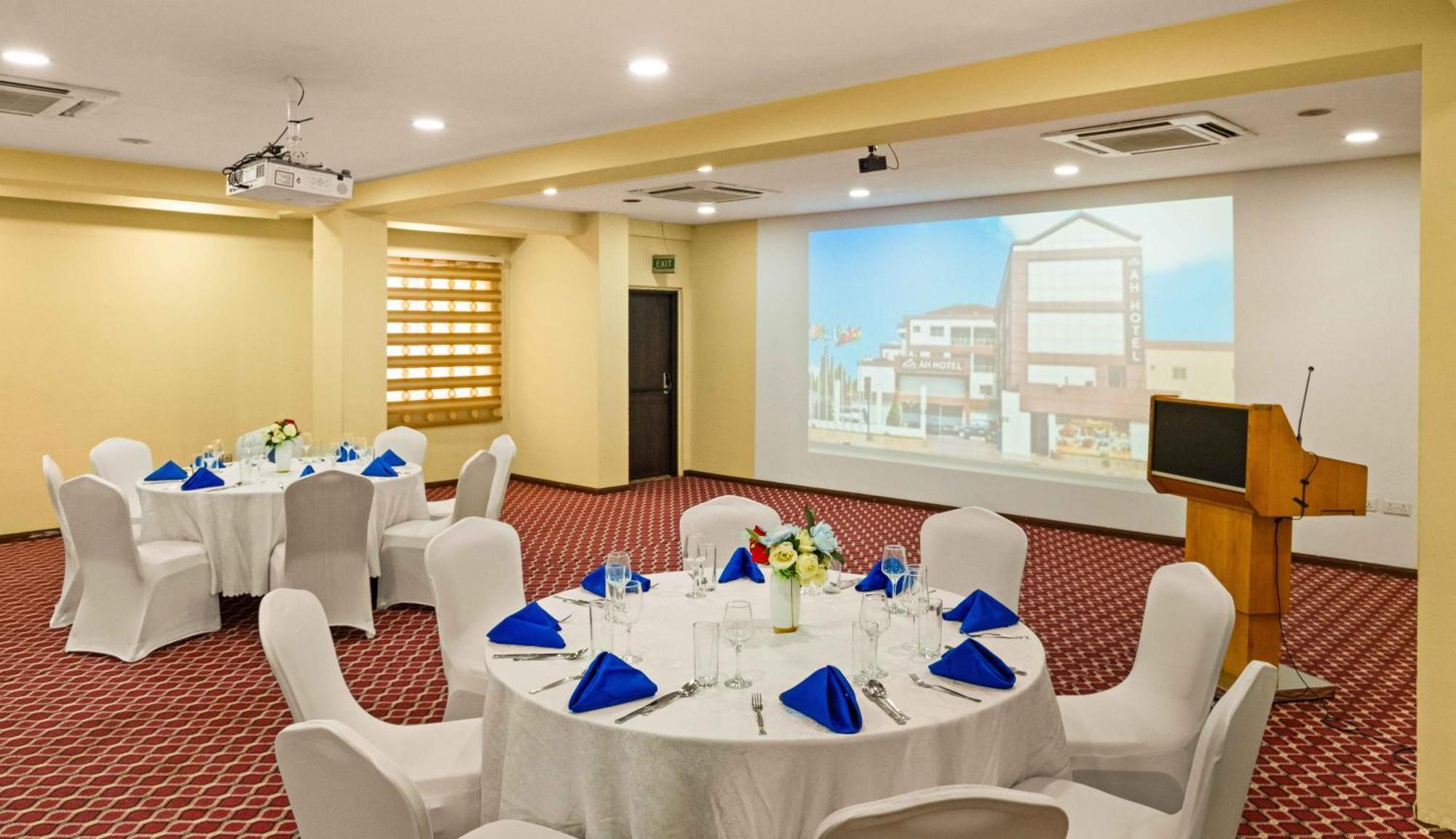 Ah Hotel And Conferences Madina Bagian luar foto