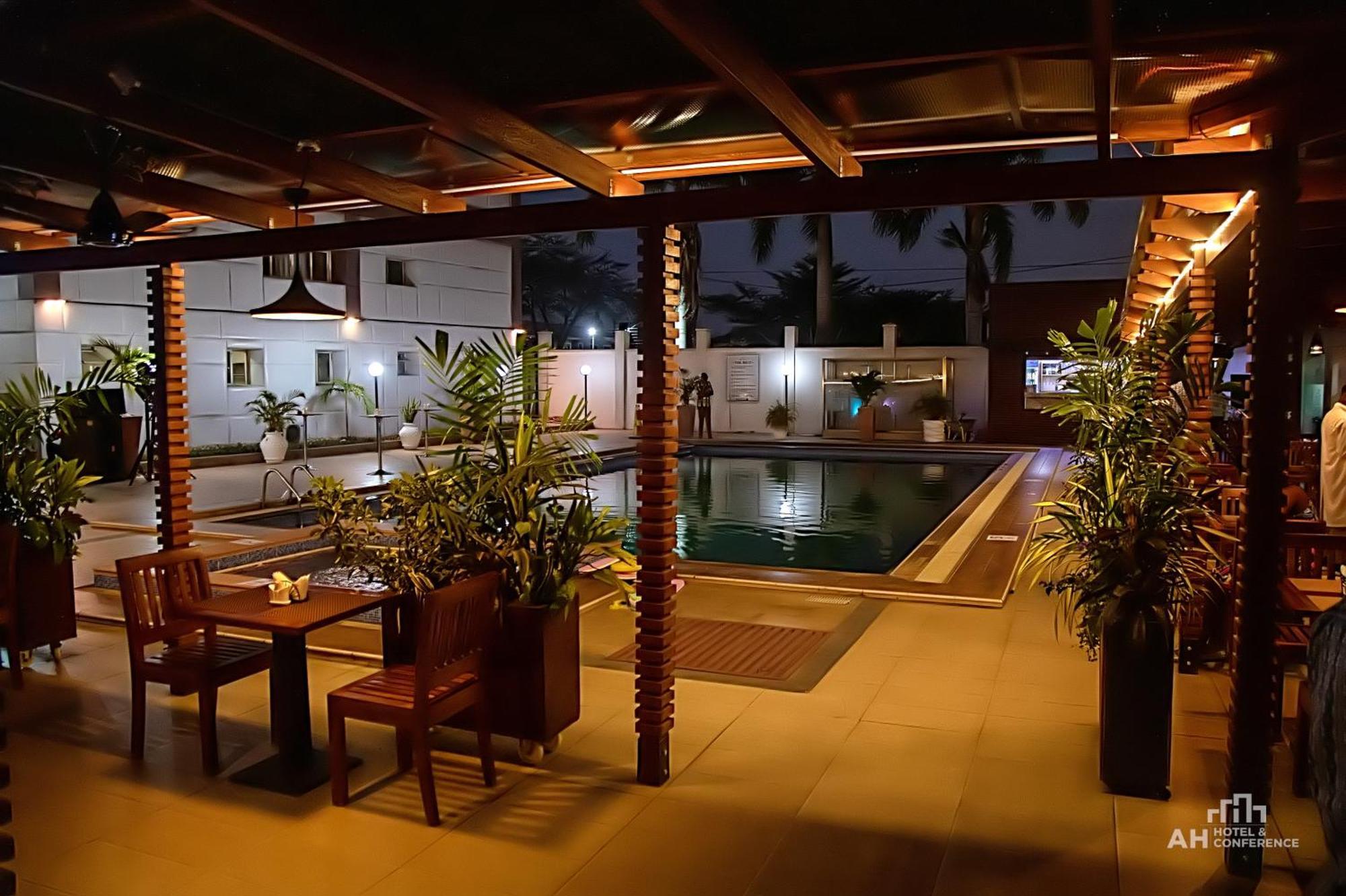 Ah Hotel And Conferences Madina Bagian luar foto