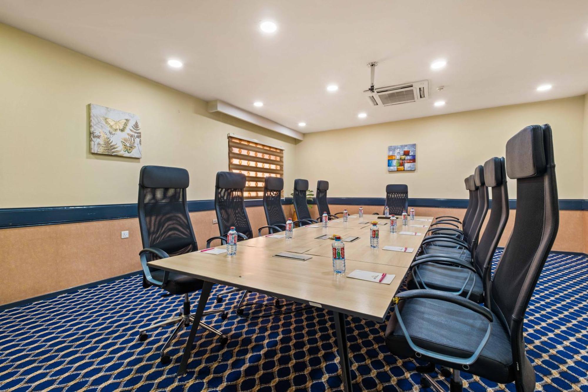 Ah Hotel And Conferences Madina Bagian luar foto