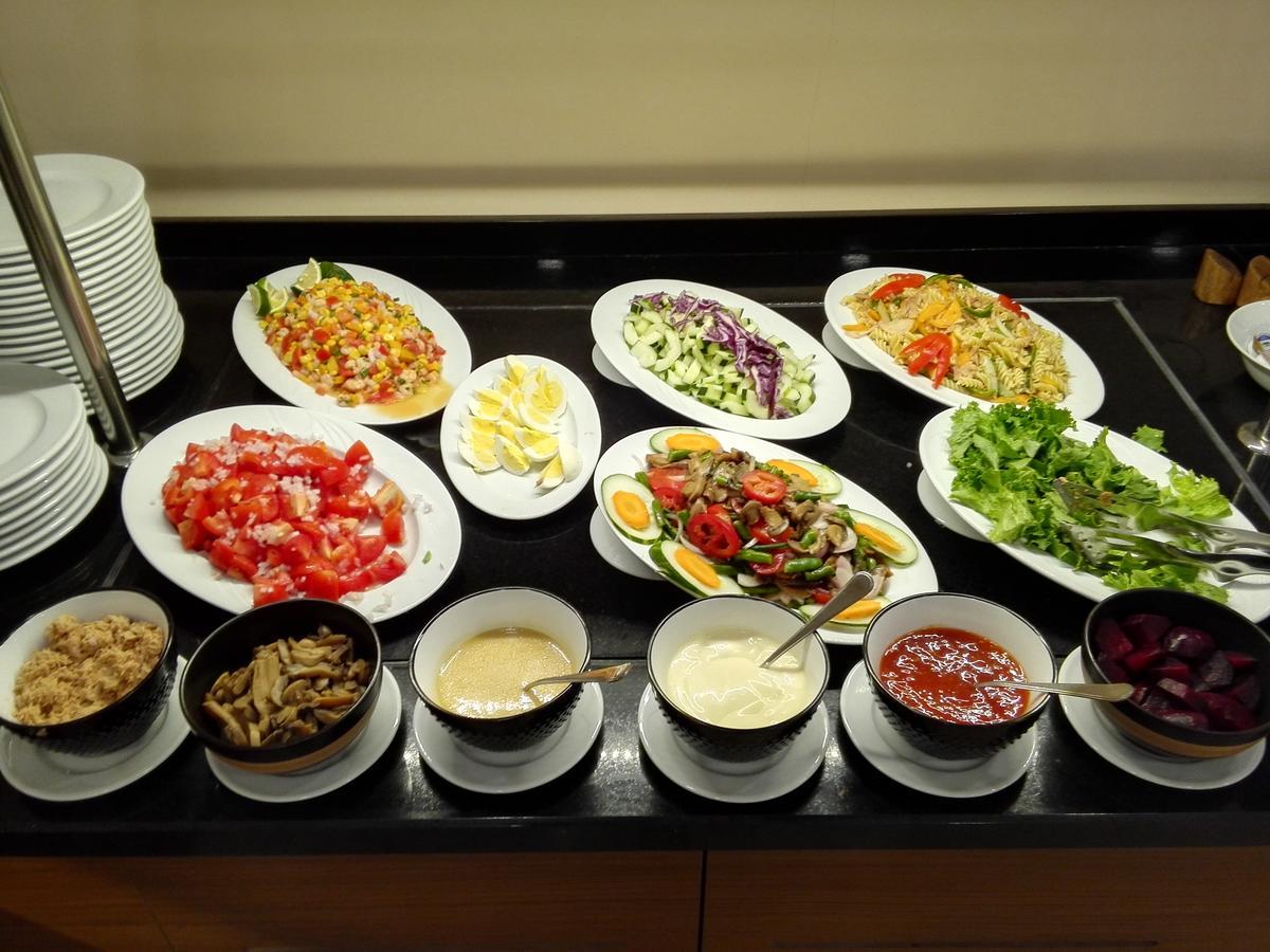 Ah Hotel And Conferences Madina Bagian luar foto