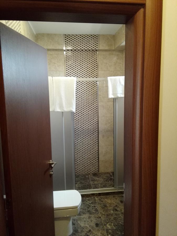 Ah Hotel And Conferences Madina Bagian luar foto