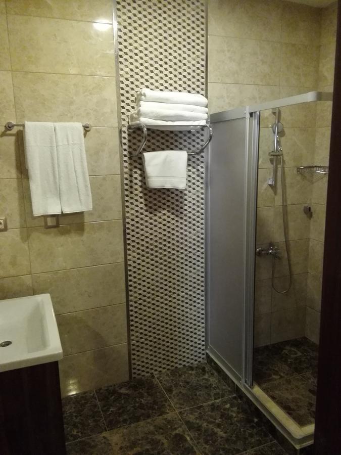 Ah Hotel And Conferences Madina Bagian luar foto