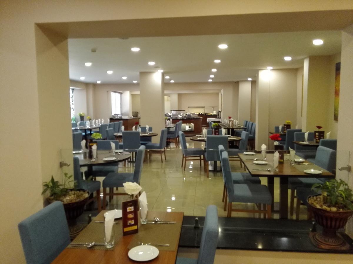Ah Hotel And Conferences Madina Bagian luar foto