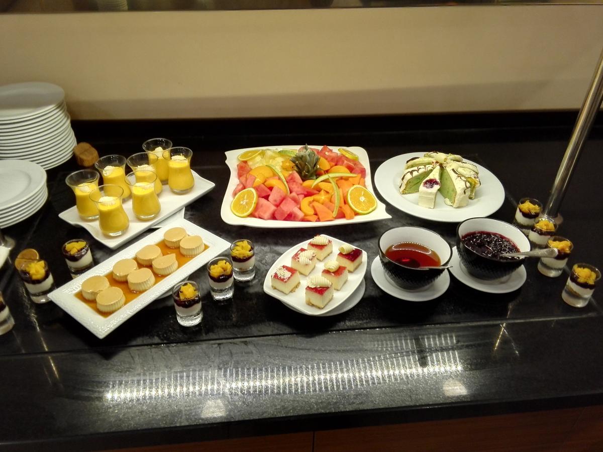 Ah Hotel And Conferences Madina Bagian luar foto